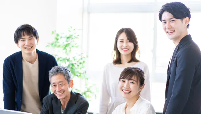 笑顔のチームメンバーたち